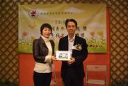 Heep Hong thanks MSIG Insurance (Hong Kong) Limited for their support for the pre-job training programme