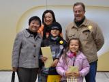 Mr Darren Gearing, Area Manager & General Manager of Island Shangri-La, Hong Kong, his family and colleagues of the hotel provided voluntary services on the Flag Day.