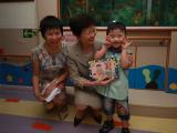 Special needs children at Heep Hong presented handicraft to Chief Secretary